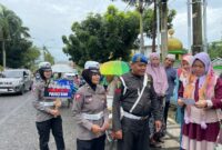 Personil Satlantas Polres Bone memberikan edukasi terkait pelaksanaan Operasi Patuh Pallawa 2023. (ist)