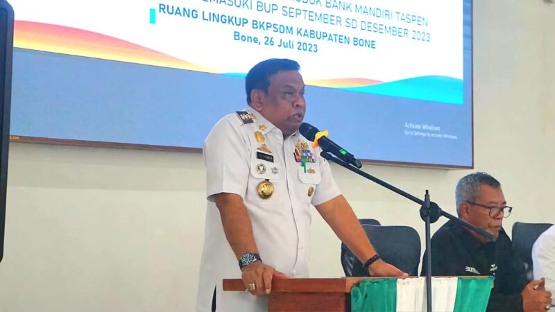 Bupati Bone saat memberikan sambutan pada acara sosialisasi ketaspenan bagi ASN, Rabu (26/7). (ist)