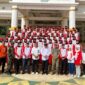 Bupati Bone Andi Fahsar M Padjalangi (tengah;topi hitam) berfoto bersama anggota Paskibraka Bone tahun 2023. (ist)