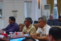 Pj Bupati Bone Andi Islamuddin bersama tim KPK, Kamis (26/10). (ist)