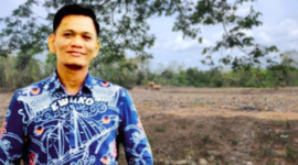 Anggota DPRD Bone Andi Muh Salam dan lokasi pembangunan sirkuit permanen balap motocross. (foto kolase : idhul)