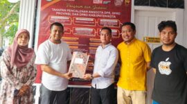 Penyerahan hasil pleno DCT Pileg 2024 dari KPU ke Bawaslu Bone. (ist)