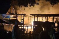 Rumah warga Tibojong Kabupaten Bone dilalap si jago merah. (Foto:Idhul)