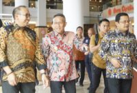 Pj Bupati Bone Andi Islamuddin (tengah) saat menghadiri Rakorwasda Sulsel. (ist)