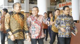 Pj Bupati Bone Andi Islamuddin (tengah) saat menghadiri Rakorwasda Sulsel. (ist)