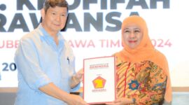 Penyerahan rekomendasi Gerindra untuk Pilgub Jatim 2024 kepada Khofifah Indar Parawansa. (int)
