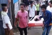 Jenazah korban tabrak lari saat tiba di rumah duka. (fecebook: Harnidah Idrus) 