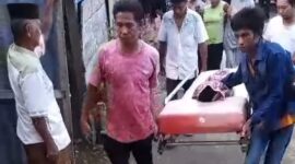 Jenazah korban tabrak lari saat tiba di rumah duka. (fecebook: Harnidah Idrus) 