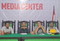 Komisioner Bawaslu saat Konferensi Pers di kantor Gakkumdu Bone. Dari kiri ke kanan : Muhammad Aris, Alwi, Nur Alim, Rohzali Putra Badaruddin.
