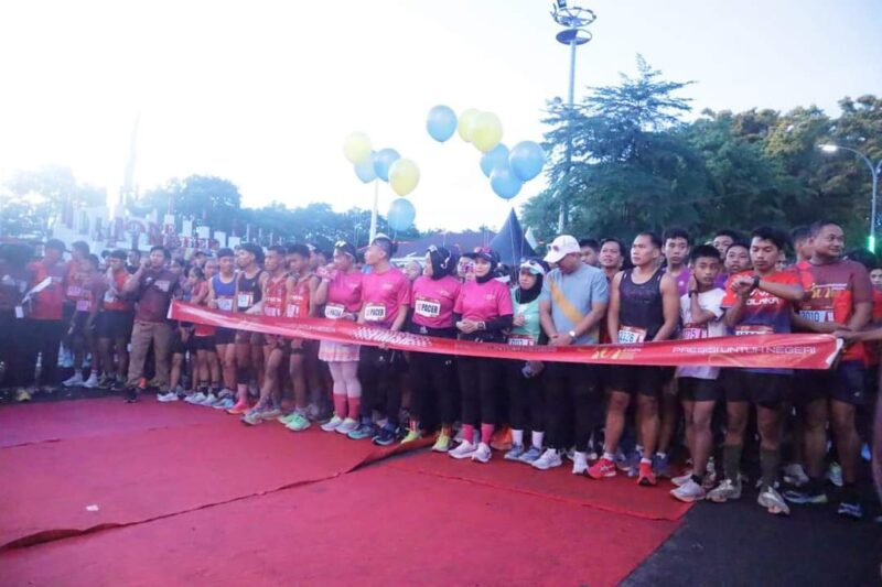 Para peserta Bhayangkara RUN 2024 Polres Bone bersiap di garis start. (ist)