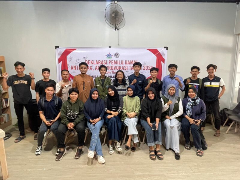 Pengurus BEM STIP Yapi Bone berfoto bersama disela-sela deklarasi pemilu damai, Rabu (17/1). (ist)