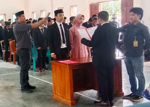 Prosesi pelantikan Pengawas TPS Pemilu 2024 di Kecamatan Kahu, Kabupaten Bone, Senin (22/1). (ist)
