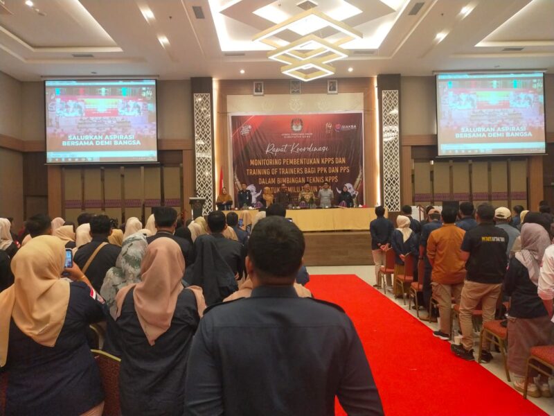 Suasana rakor KPU Bone bersama Badan Ad Hoc Pemilu 2024, di Hotel Novena Watampone, Selasa (23/1). (ist)