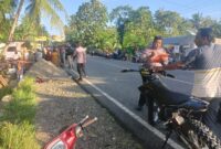 Suasana saat personel Satlantas Polres Bone oleh TKP kecelakaan di Desa Passipo, Kamis (25/1). (ist)