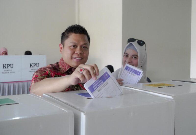 Yasir Mahmud menggunakan hak pilihnya pada Pemilu 2024. (ist)