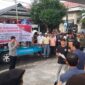 Aliansi Masyarakat Bone Peduli Demokrasi gelar demo di Kantor KPU Bone, Sabtu (24/2). (ist) 
