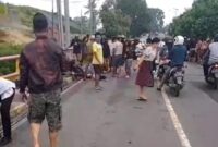 Suasana TKP kecelakaan lalu lintas yang melibatkan dua kendaraan roda dua, Kabupaten Bone, Rabu (6/3). (ist)