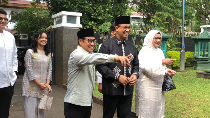 Muhaimin Iskandar bersama Anies Baswedan saat menghadiri acara halal bihalal, Jakarta, Selasa (30/4). (int)