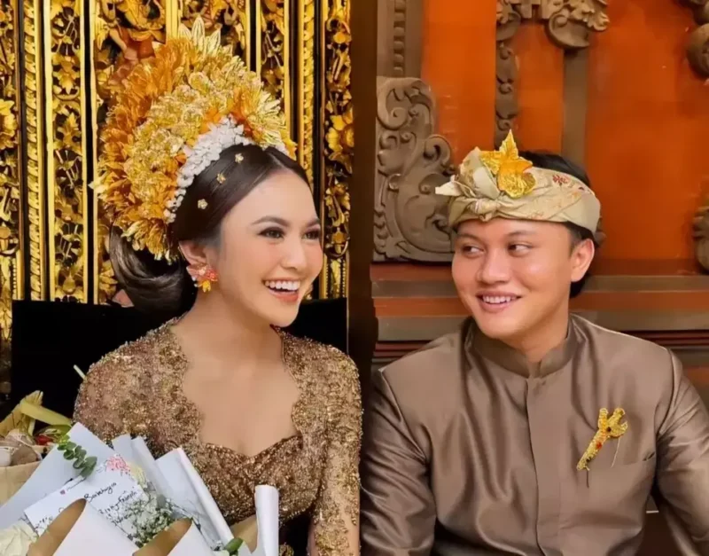 Pasangan selebrity, Rizy Febian dan Mahalini. (int)