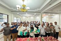 Foto bersama disela-sela kegiatan pembukaan pelatihan mengemudi yang digagas Disnaker Bontang, Rabu (1/5). (ist)