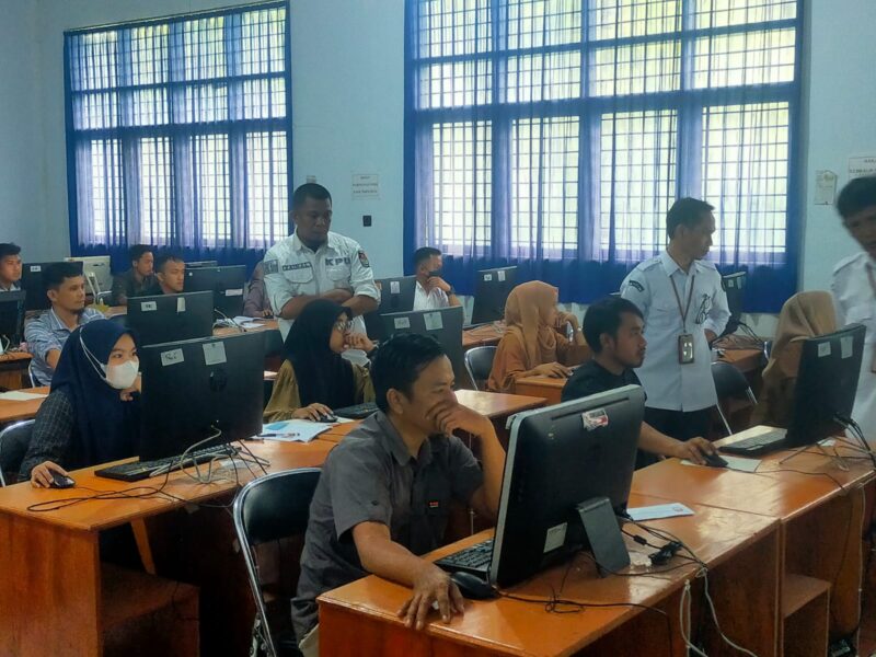 Calon PPK Pilkada Bone 2024 menjalani tes CAT, Senin (6/5). (ist)