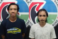 Dua warga Bukaka yang ditangkap Satresnarkoba Polres Bone, Sabtu (4/5). (ist)
