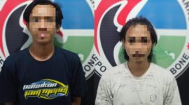 Dua warga Bukaka yang ditangkap Satresnarkoba Polres Bone, Sabtu (4/5). (ist)