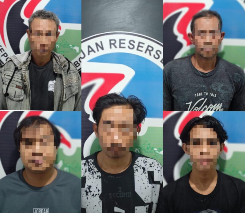 5 pelaku narkoba yang ditangkap Satresnarkoba Polres Bone saat tengah berpesta sabu, Sabtu (4/5). (ist)