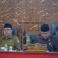 Ketua DPRD Kutai Timur, Joni (kanan), saat memimpin Rapat Paripurna Ke-21 tentang Penutupan Masa Sidang II dan Pembukaan Masa Sidang III. (ist)
