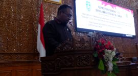 Fraksi PDI Perjuangan sampaikan pandangan umumnya terhadap Raperda usulan Pemkab Kutim, Selasa (14/5). (ist)