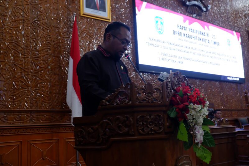 Fraksi PDI Perjuangan sampaikan pandangan umumnya terhadap Raperda usulan Pemkab Kutim, Selasa (14/5). (ist)