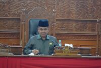 Ketua DPRD Kutai Timur Joni memimpin rapat paripuna ke-23 terkait pandangan umum fraksi atas 2 Raperda usulan Pemkab, Selasa (14/5). (ist)