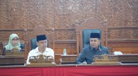 Rapat Paripurna DPRD Kutim Ke-25, penyampaian tanggapan pemerintah terhadap pandangan umum fraksi-fraksi soal dua buah raperda. (ist) 