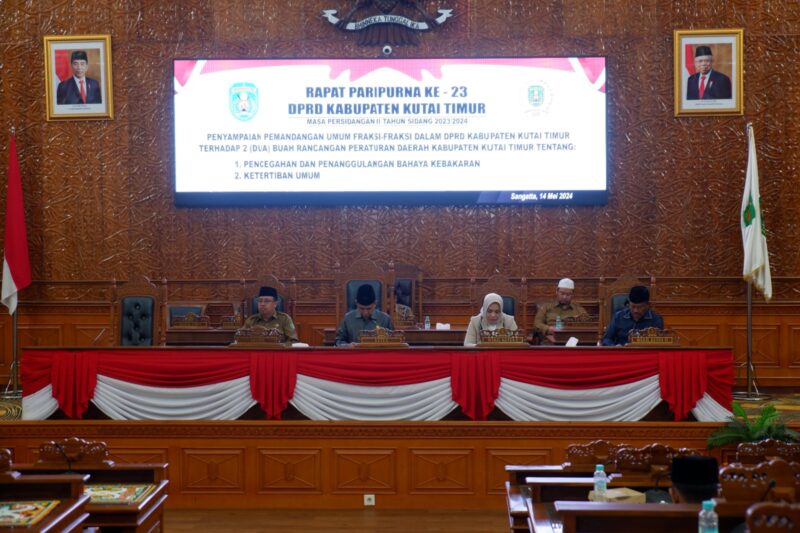 Rapat Paripurna DPRD Kutim ke-23 tentang Penyampaian Pandangan Umum Fraksi-fraksi terhadap Rancangan Peraturan Daerah (Raperda) Pencegahan dan Penanggulangan Bahaya Kebakaran dan Raperda Ketertiban Umum. (ist)