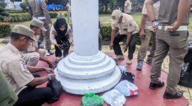 Sidak HP personil Satpol PP Bone. (ist)