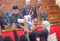 Penyampaian pandangan umum Fraksi AKB DPRD Kutim terhadap nota penjelasan Raperda pertanggungjawaban pelaksanaan APDB tahun 2023, Kamis (13/6). (ist)