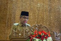 Bupati Kutim Ardiansyah Sulaiman memberikan tanggapan terhadap pandangan umum fraksi, Senin (24/6). (ist)