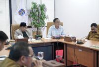 Anggota Komisi II DPRD Bontang, Bakhtiar Wakkang (kemeja putih; kacamata). (ist)