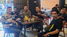 Ketua BPW Kerukunan Keluarga Luwu Raya (KKLR) Provinsi Sulawesi Selatan, Hasbi Syamsu Ali. (tiga dari kiri)