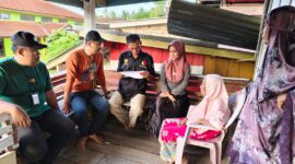 Jajaran Bawaslu Bone mengawasi proses Coklit pemilih Pilkada 2024. (ist)