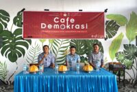 Pelaksanaan sosialisasi tahapan Pilkada 2024 melalui program cafe demokrasi di The Gurdies Coffee, Kecamatan Kahu, Kabupaten Bone, Rabu (17/7). (ist)