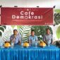 Pelaksanaan sosialisasi tahapan Pilkada 2024 melalui program cafe demokrasi di The Gurdies Coffee, Kecamatan Kahu, Kabupaten Bone, Rabu (17/7). (ist)