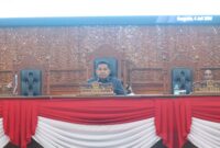 Ketua DPRD Kutim Joni memimpin rapat paripurna ke-29, Kamis (4/7). (ist)