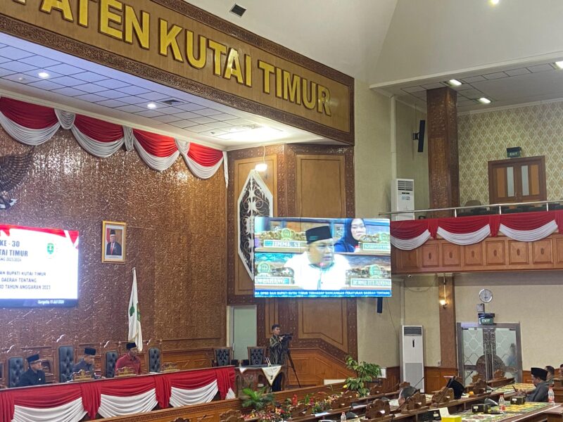 Suasana rapat paripurna DPRD Kutim membahas Raperda Pertanggungjawaban APBD 2023, Kamis (11/7). (ist)