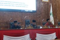 Suasana rapat paripurna ke-31 DPRD Kutim membahas nota penyampaian rancangan KUA-PPAS TA 2025, Kamis (12/7). (ist)