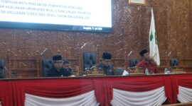 Suasana rapat paripurna ke-31 DPRD Kutim membahas nota penyampaian rancangan KUA-PPAS TA 2025, Kamis (12/7). (ist)