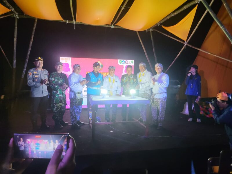 Acara pembukaan Festival Sekerat Nusantara III tahun 2024 yang digelar di Desa Sekerat, Kecamatan Bengalon, Selasa (16/7). (ist)