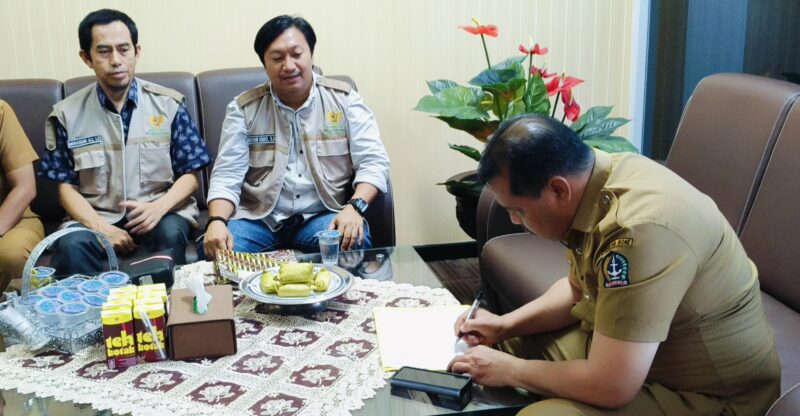 Silaturahmi Pimpinan Baznas Bone dengan Direktur RSUD Tenriawaru, Selasa (30/7). (ist)