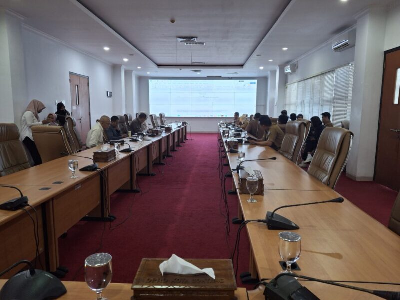 Suasana Rapat Komisi I DPRD Bontang membahas raperda tentang pendidikan pancasila dan wawasan kebangsaan.  (int)