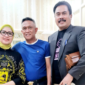 Sekjen FKM Bone Raya Andi M Hasbi Assiddick (kanan) bersama Andi Islamuddin dan istri. (ist)